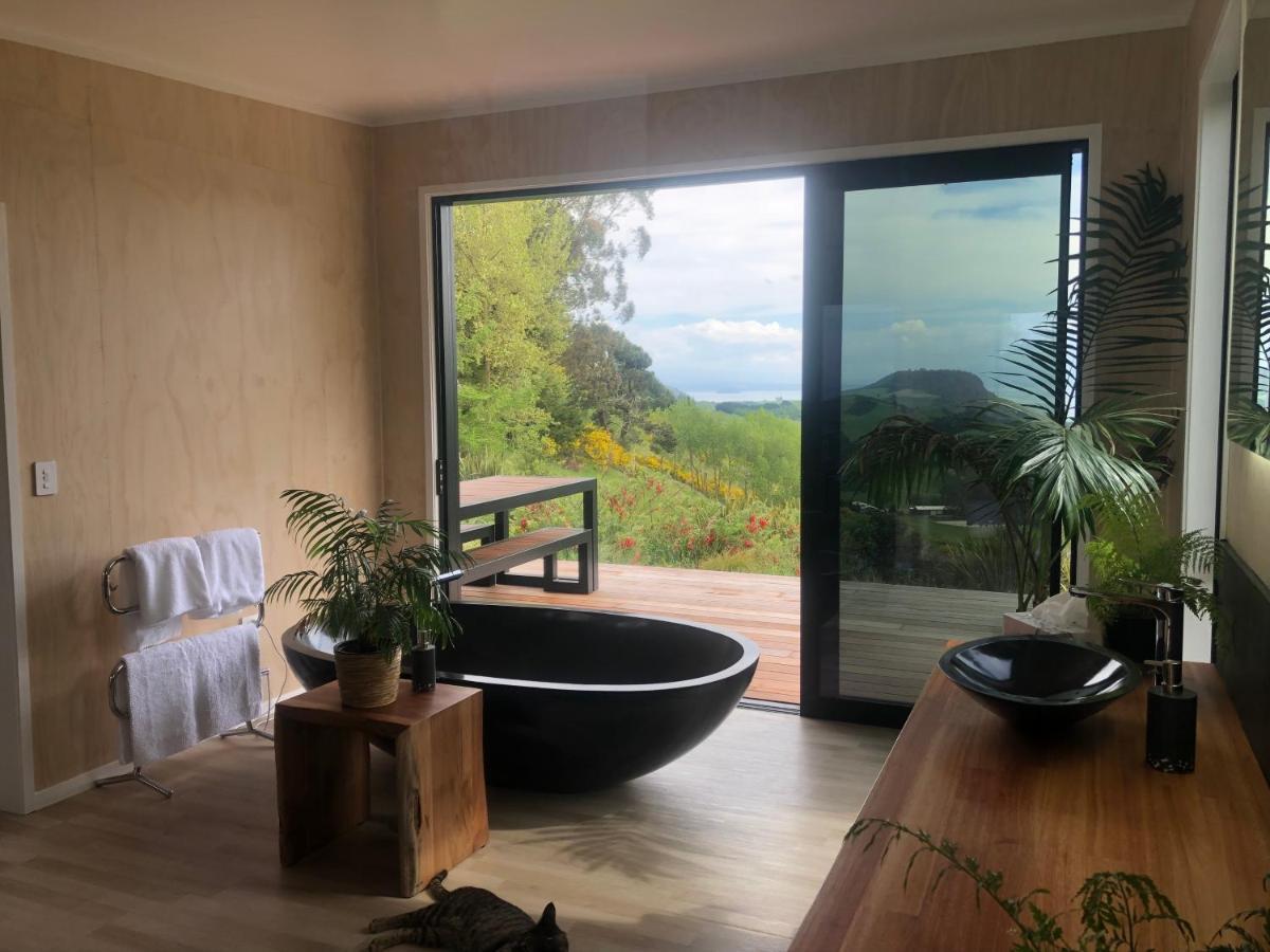 Whakaipo Bay Cabin Retreat Таупо Экстерьер фото